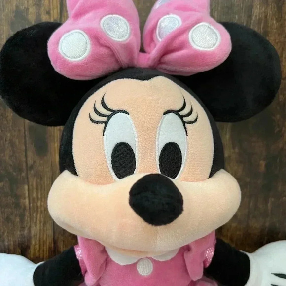 Disney Minnie Mouse plushie/stuffed animal - Picture 3 of 8
